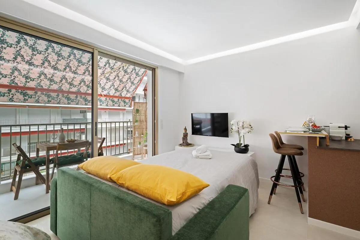 Amazonico- Proche Centre - Clim - Plage Menton 0*,  France